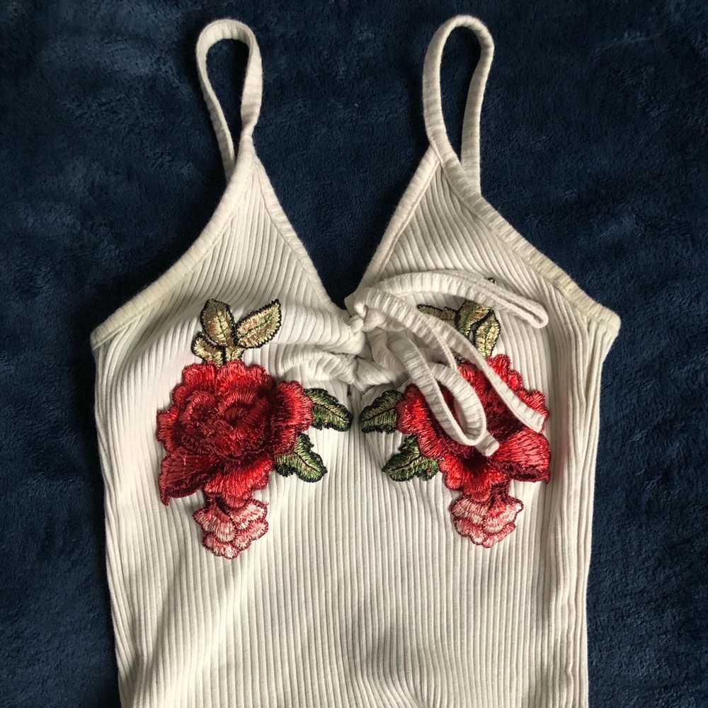 White Rose Detailed Crop top